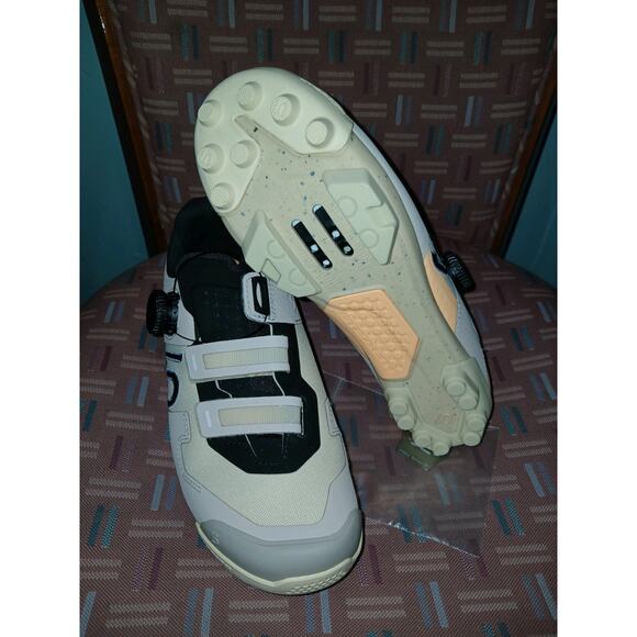 New Adidas Five Ten Kestrel BOA women’s Sz 9 mountain bike shoes sand HQ6032 - Picture 6 of 8